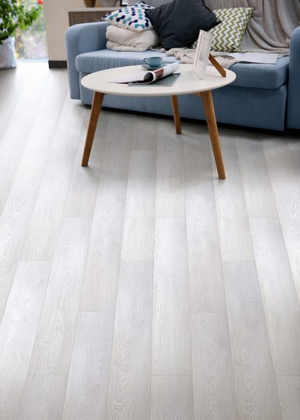 Ламинат Woodstock Дуб Снежный Люкс NL 1292 x 194 Tarkett